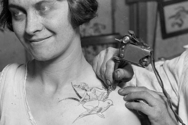 18 Vintage Photos of Tattooed Women from the 1890s to the 