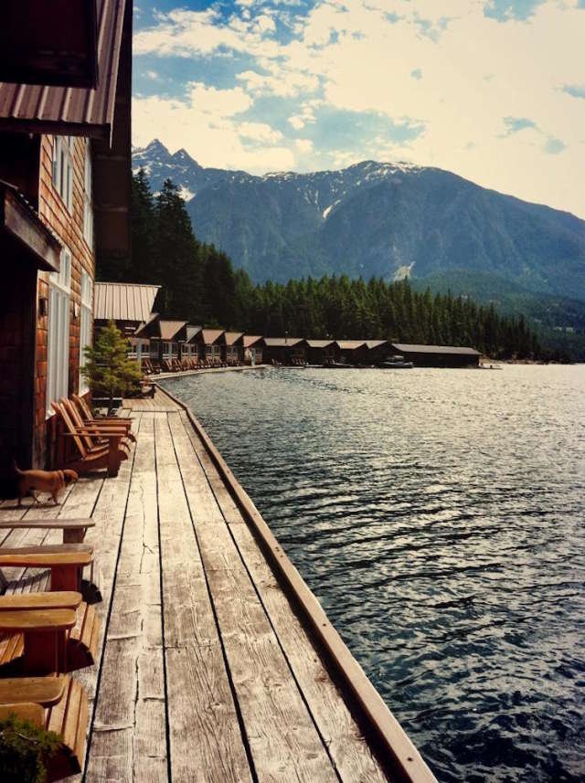 Relax In A Floating Cabin At Lake Ross Art Sheep