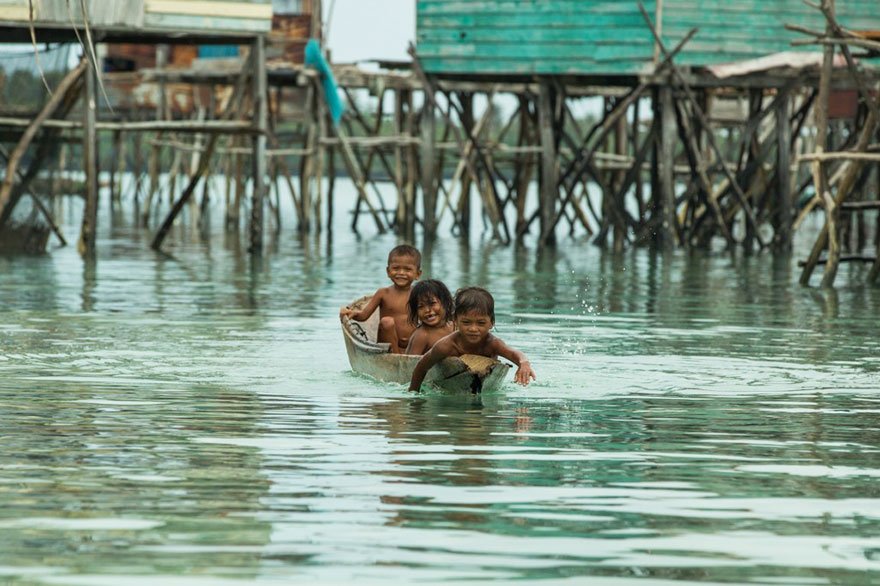 sea-tribe-gipsies-the-bajaus-rehan-borneo-10