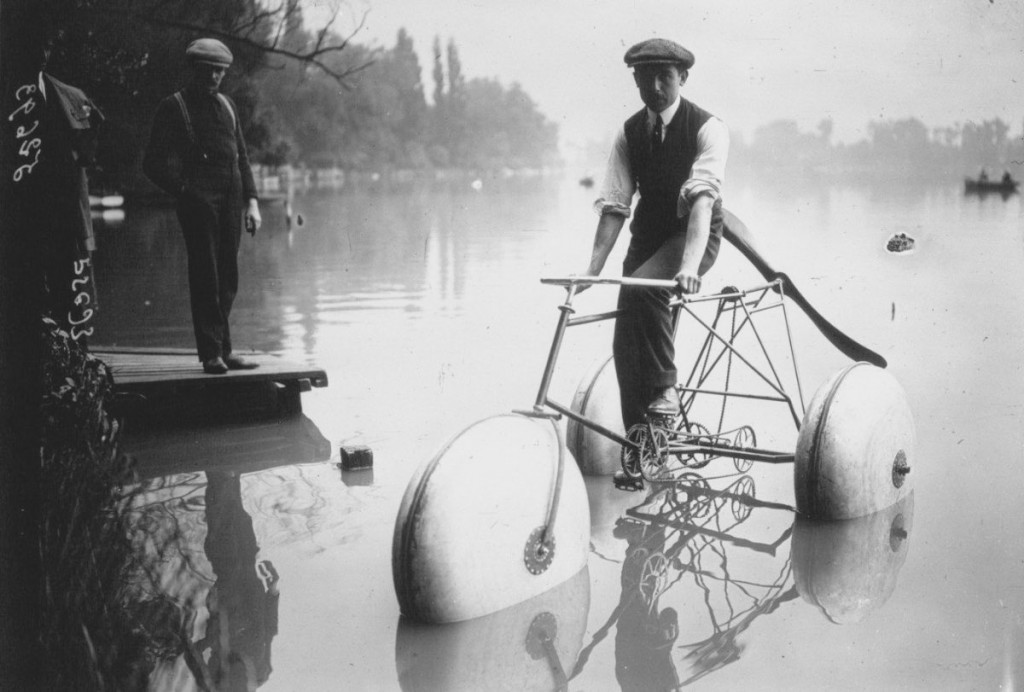 Competition for water cycles on Lake Enghien. Schweitzer design