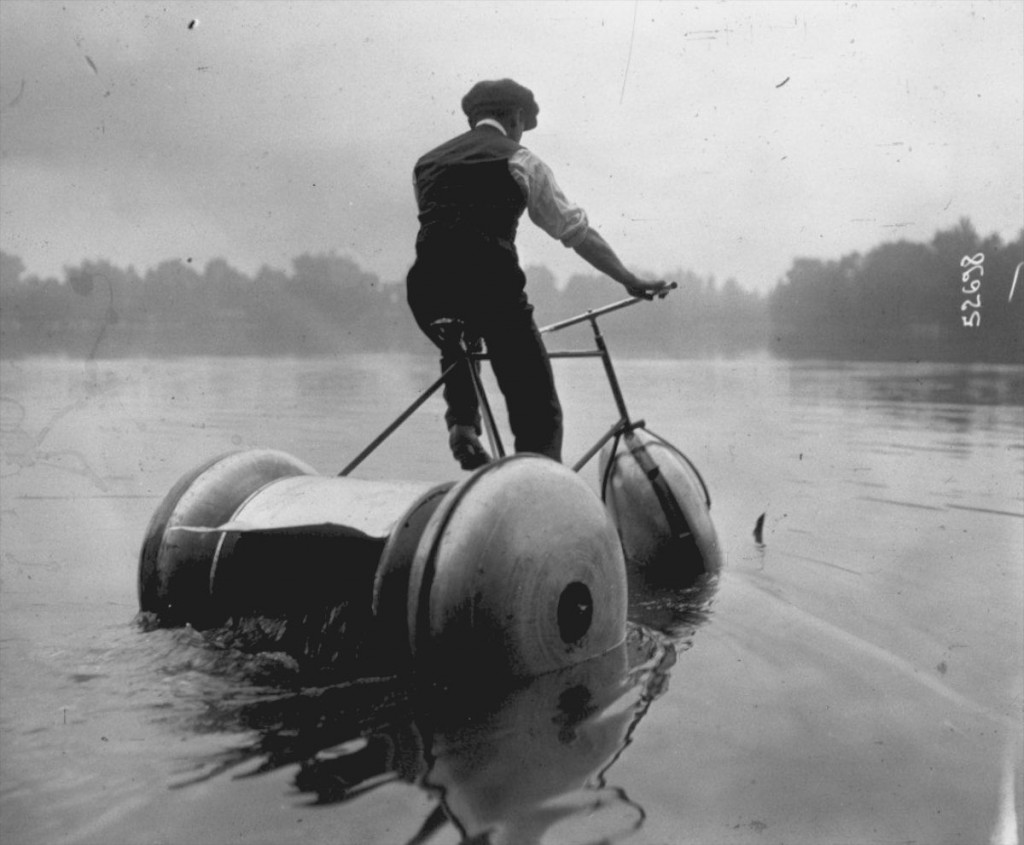 Competition for water cycles on Lake Enghien. Schweitzer design