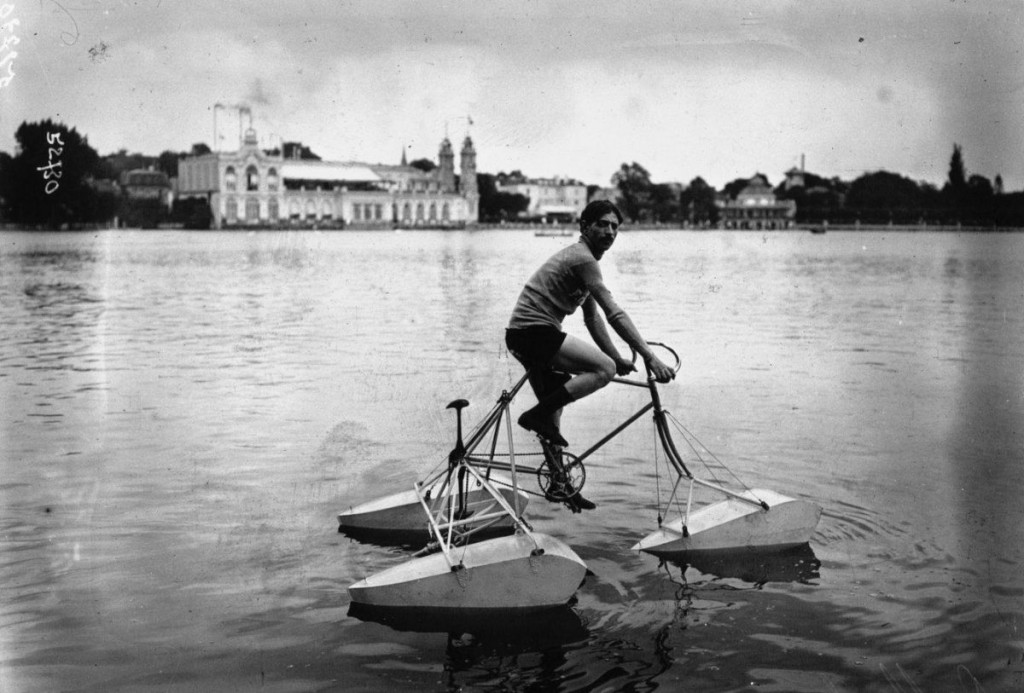 Competition for water cycles on Lake Enghien. Berregent driven by Austerling