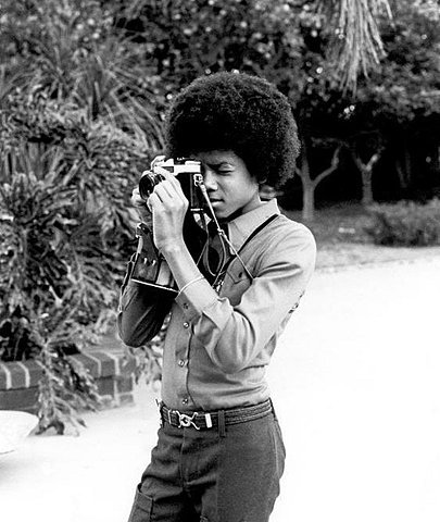 Celebrities with Their Vintage Cameras (10)