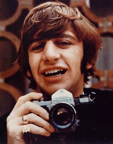 Celebrities with Their Vintage Cameras (17)