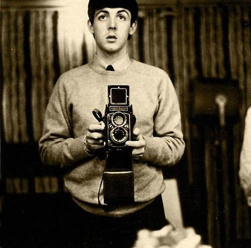 Celebrities with Their Vintage Cameras (7)