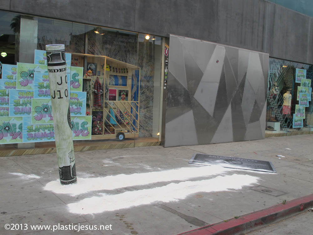 EXCLUSIVE - Giant Cocaine Streeat art Hits Los Angeles