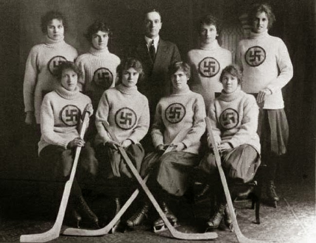 Another team photo of the Edmonton Swastikas.