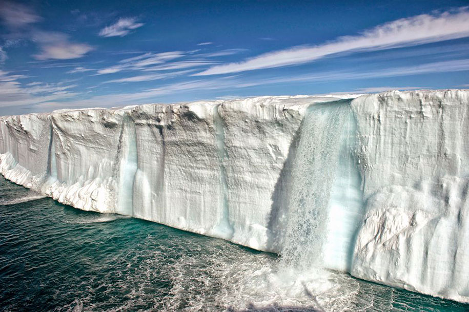 Glacier melting in the Arctic Ocean (Svalbard).