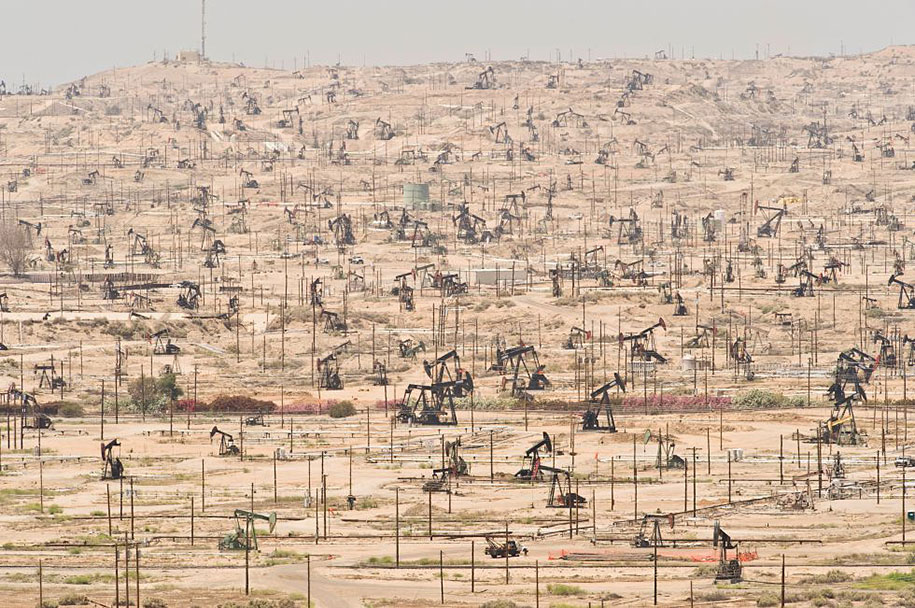 The Ken river oil field in California, U.S.A. is being exploited since 1889.