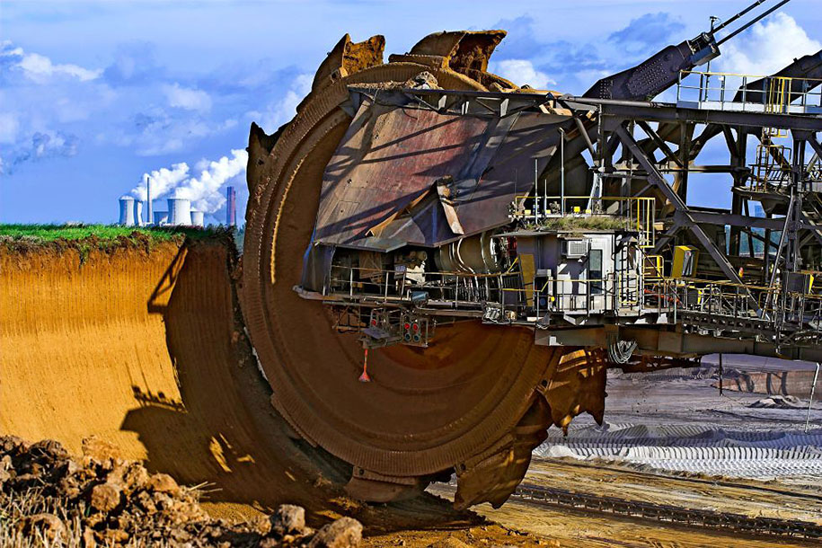 Bagger 288, the world's bigger coal excavator. Tagebau Hambach strip mine, Germany.