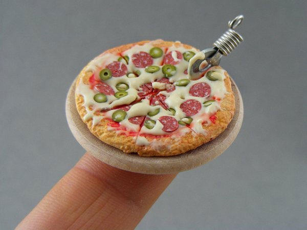 shay-aaron-miniature-food-sculpture-pizza-thesuiteworld