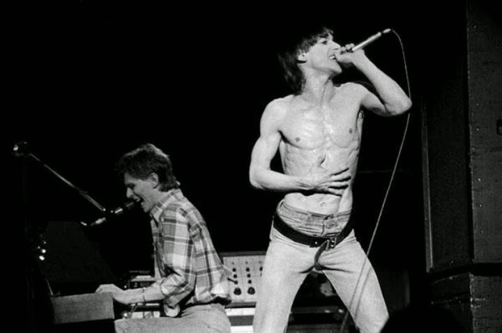 David+Bowie+and+Iggy+Pop+in+the+1970s+(8)
