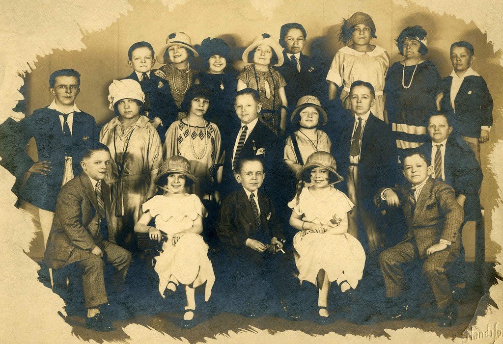 Hans+Kasemann+and+his+Midget+Troupe,+1920s+(20)