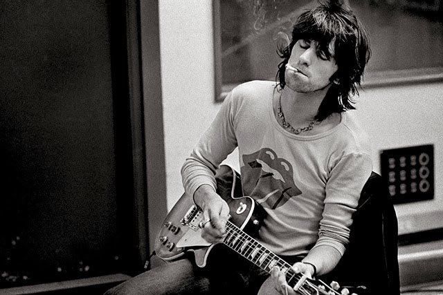 Rock-n-Roll-Musicians-Smoking-4.jpg