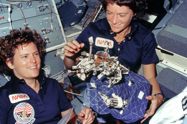 Sally-Ride-and-Kathryn-Sullivan-During-STS-41G