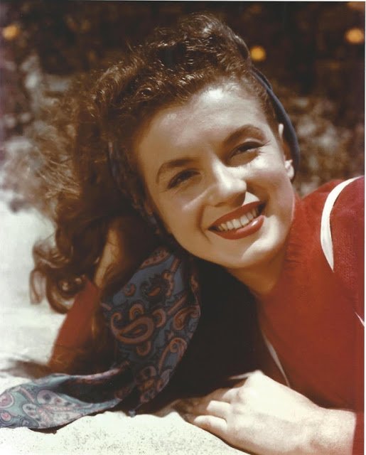 The First Professional Photos Of A Young Norma Jean Before She Became