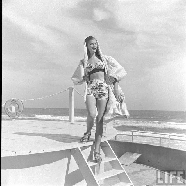 Rare Photos of an Underwater Fashion Show That Took Place in 1947 - Art