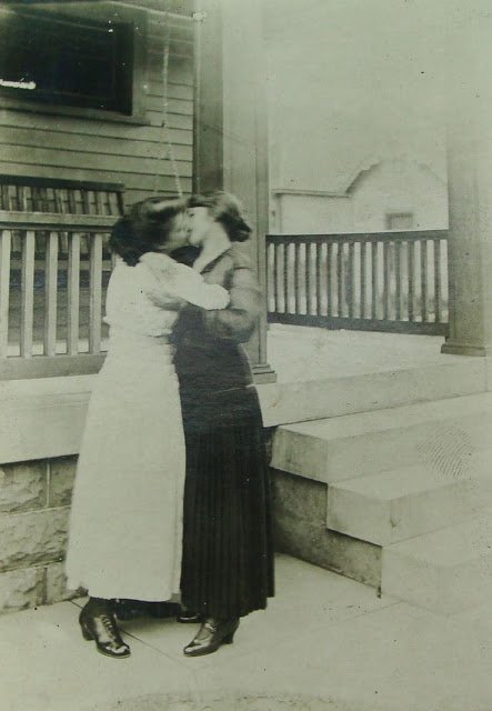 Beautiful Photographs Of Proud Lesbian Couples From The Victorian Era