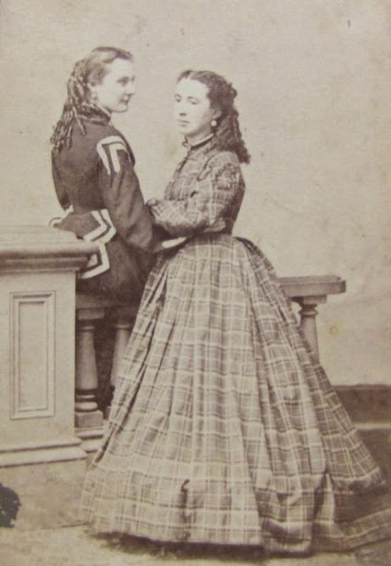 Beautiful Photographs Of Proud Lesbian Couples From The Victorian Era