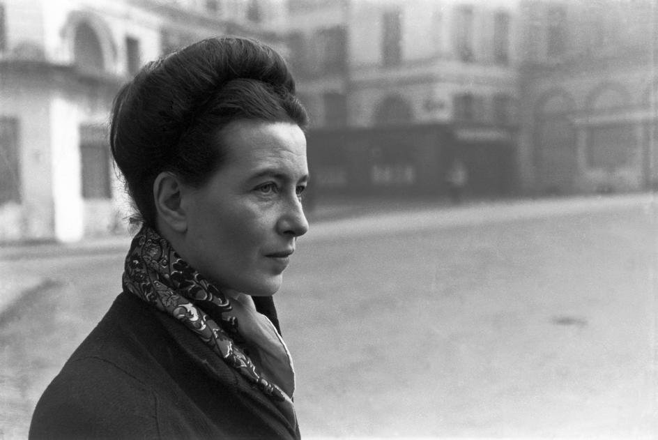 CARTIER-BRESSON_1945_Simone_de_Beauvoir