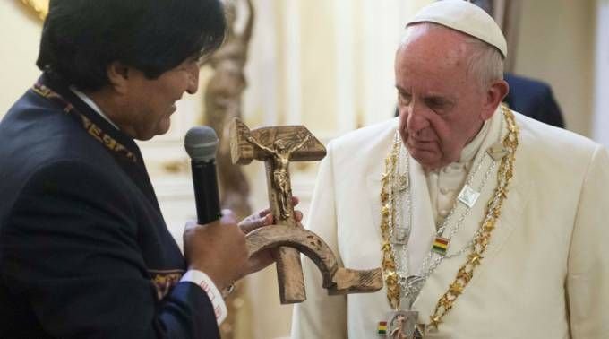 FranciscoEvoRegalo_LOsservatoreRomano_090715