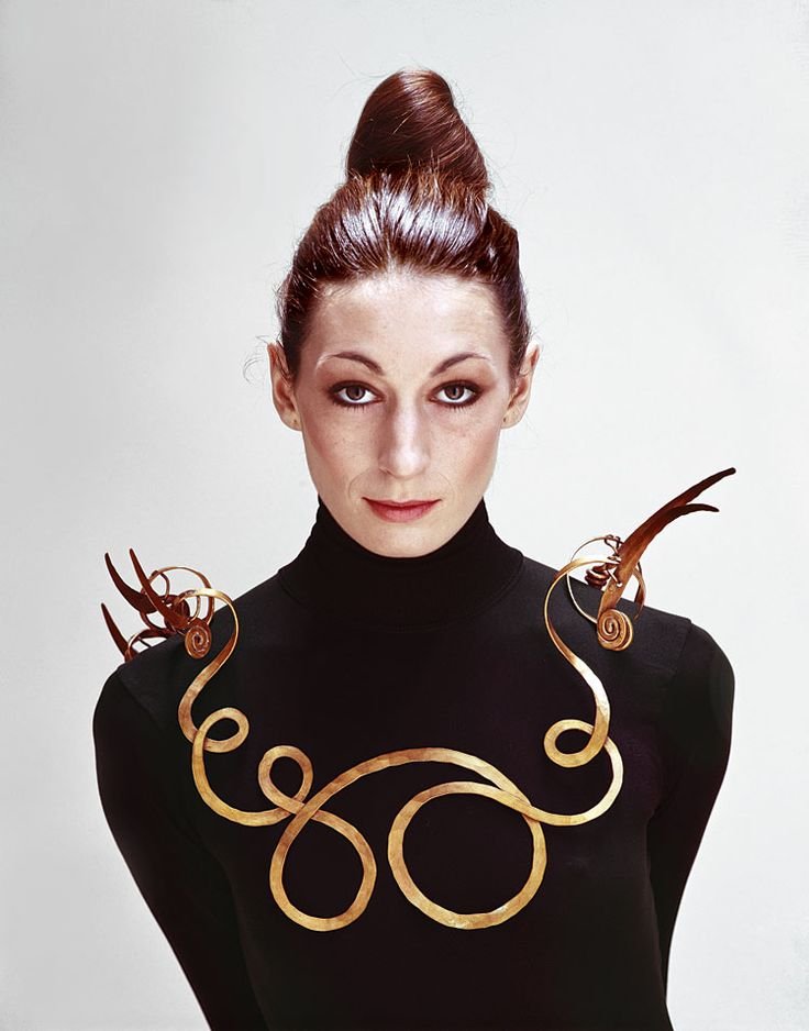 Beautiful Photos of Cinema's Powerhouse Anjelica Huston - Art-Sheep