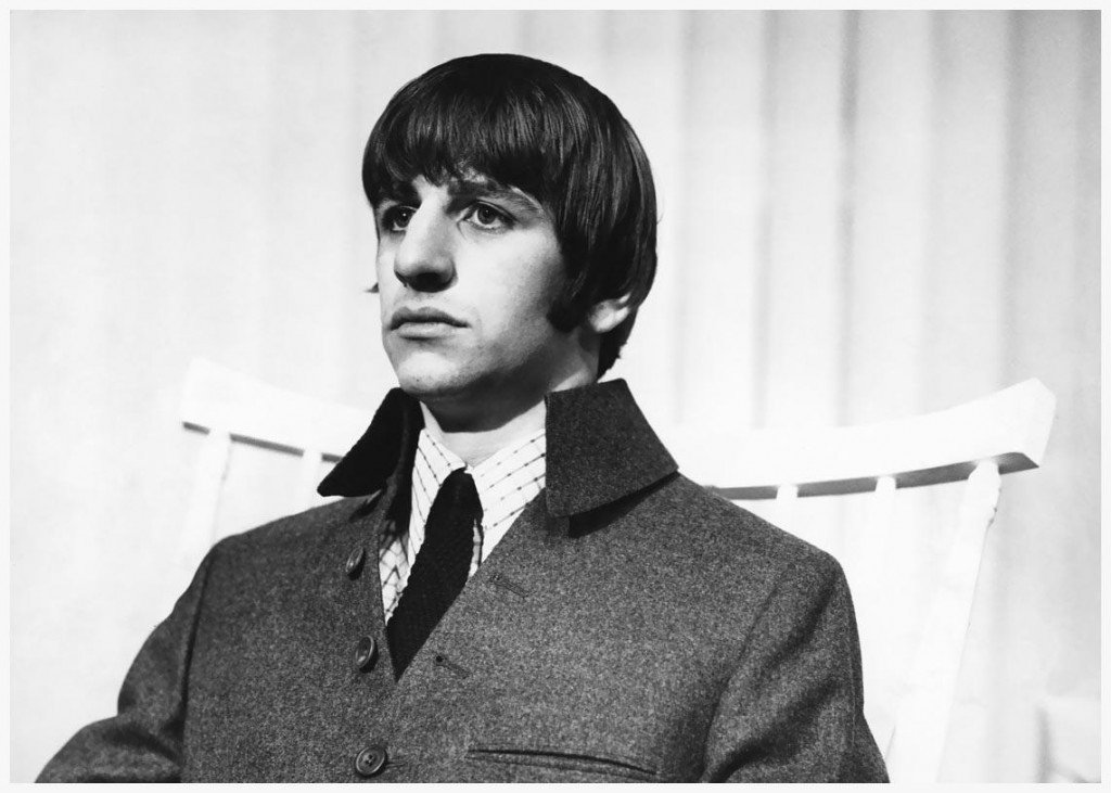 ringo-starr-con-un-traje-disec-ado-por-caroline-charles-black-and-white-584092490