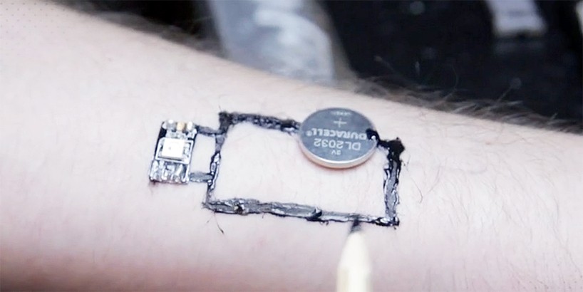 chaotic-moon-biowearables-tattoo-circuits-designboom-042-818x410