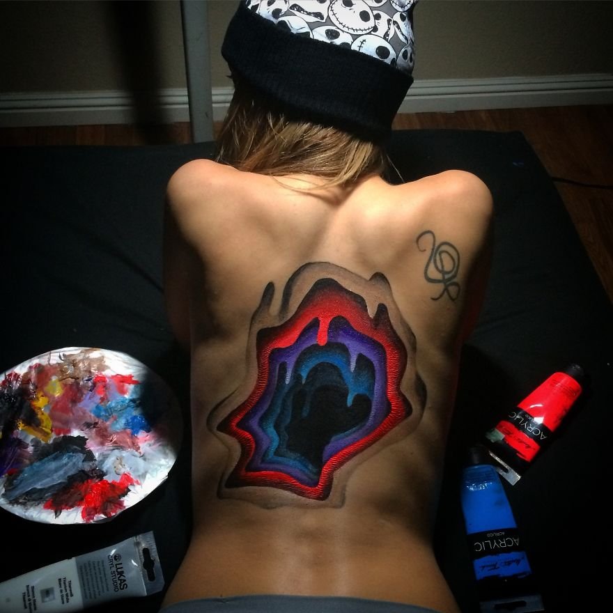 i-paint-3d-art-on-my-girlfriends-back__880