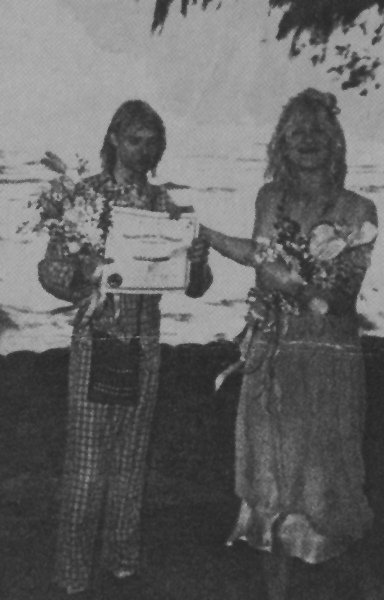 Courtney-Love-Kurt-Cobain-wedding-1992-5