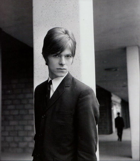 David Bowie in the early Days of His Career (19)