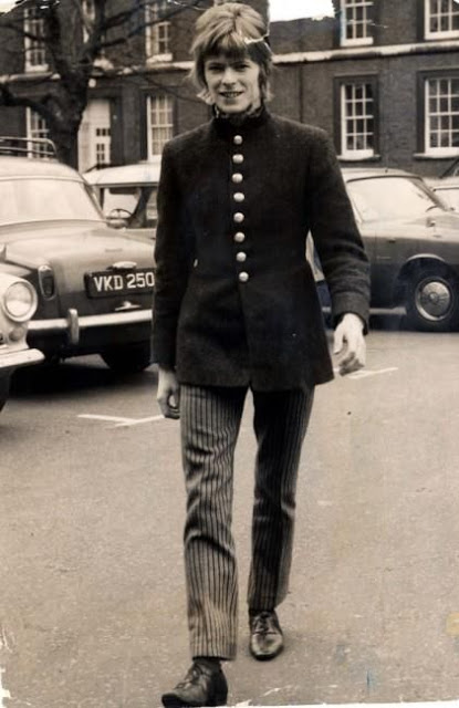 David Bowie in the early Days of His Career (21)