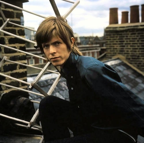 David Bowie in the early Days of His Career (24)