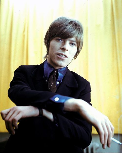 David Bowie in the early Days of His Career (31)