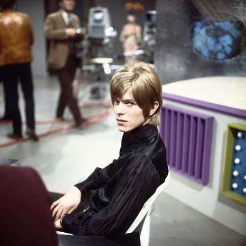 David Bowie in the early Days of His Career (4)