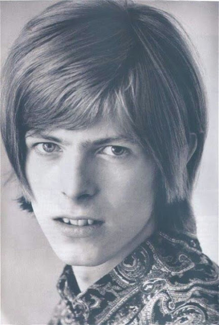 David Bowie in the early Days of His Career (7)