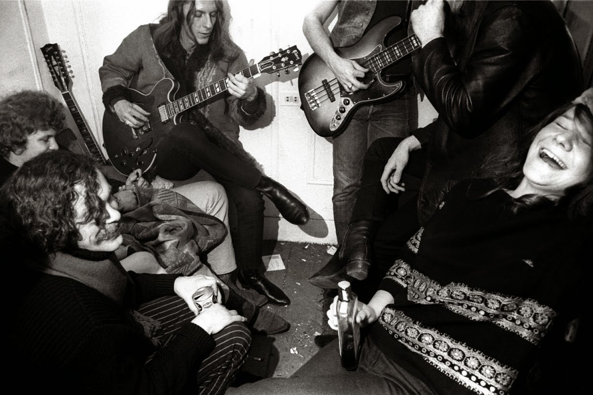 Rare Black-and-White Photos of Janis Joplin in 1968 - Art-Sheep