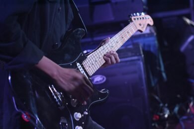 Strings of the Blues How the Guitar Shaped Modern Music art-sheep.com