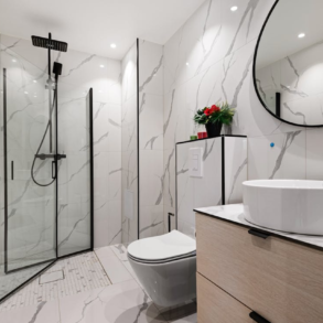 Bathroom Renovation Trends That Are Redefining Comfort at Home art-sheep,com