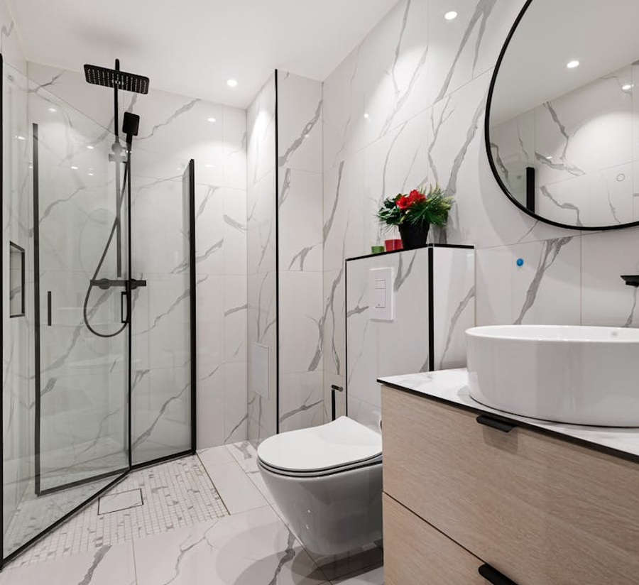 Bathroom Renovation Trends That Are Redefining Comfort at Home art-sheep,com