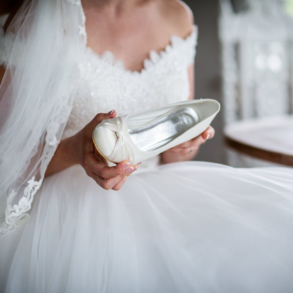 Best Shoe Styles to Elevate Your White Dress Look art-sheep.com