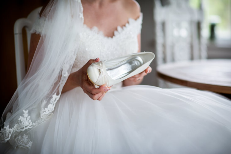 Best Shoe Styles to Elevate Your White Dress Look art-sheep.com