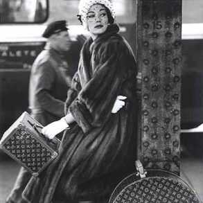 The Aesthetic of the Icon - Why Vintage Shoulder Bags Endure art-sheep.com 3