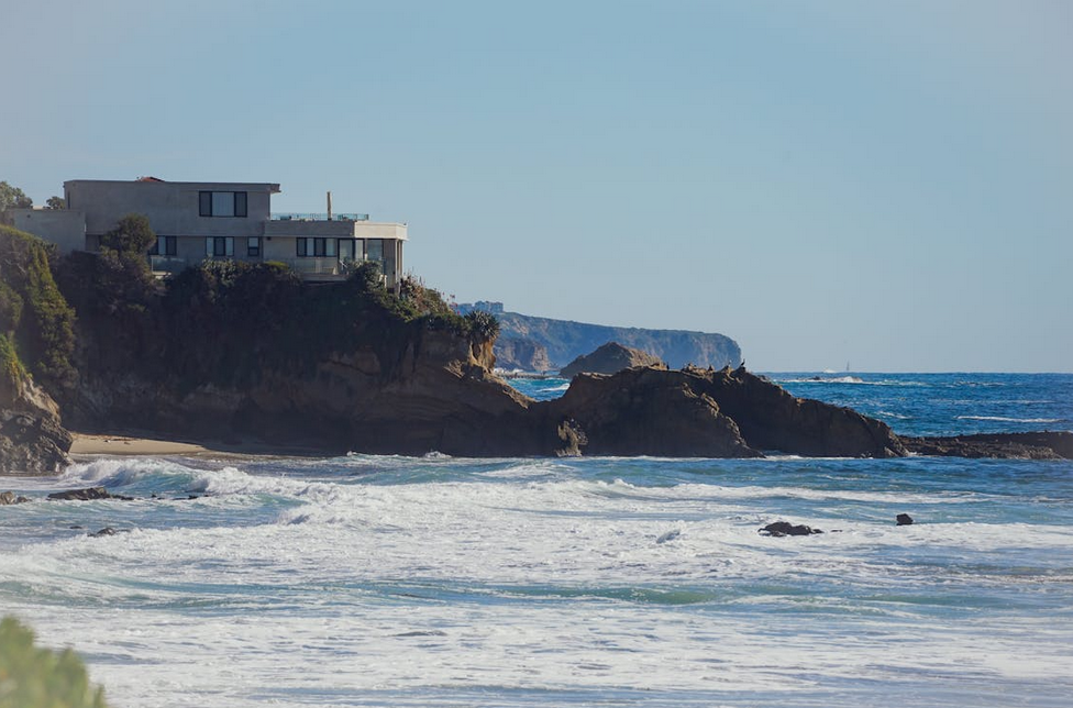 Protecting Your Coastal Investment - A Guide to Durable Exterior Finishes art-sheep.com