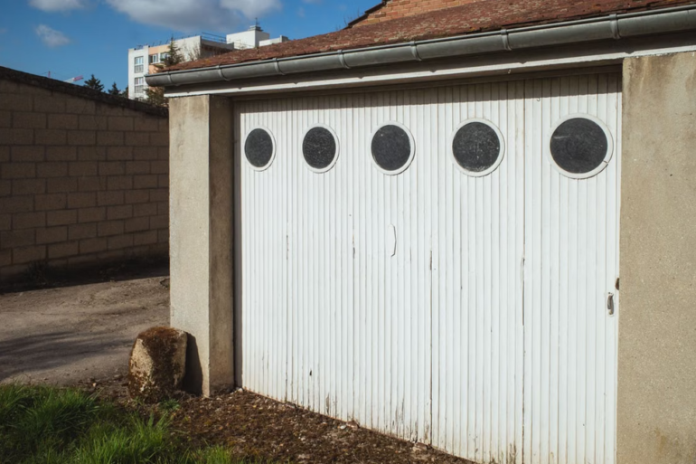 How Garage Doors Shape a Home’s First Impression art-sheep.com