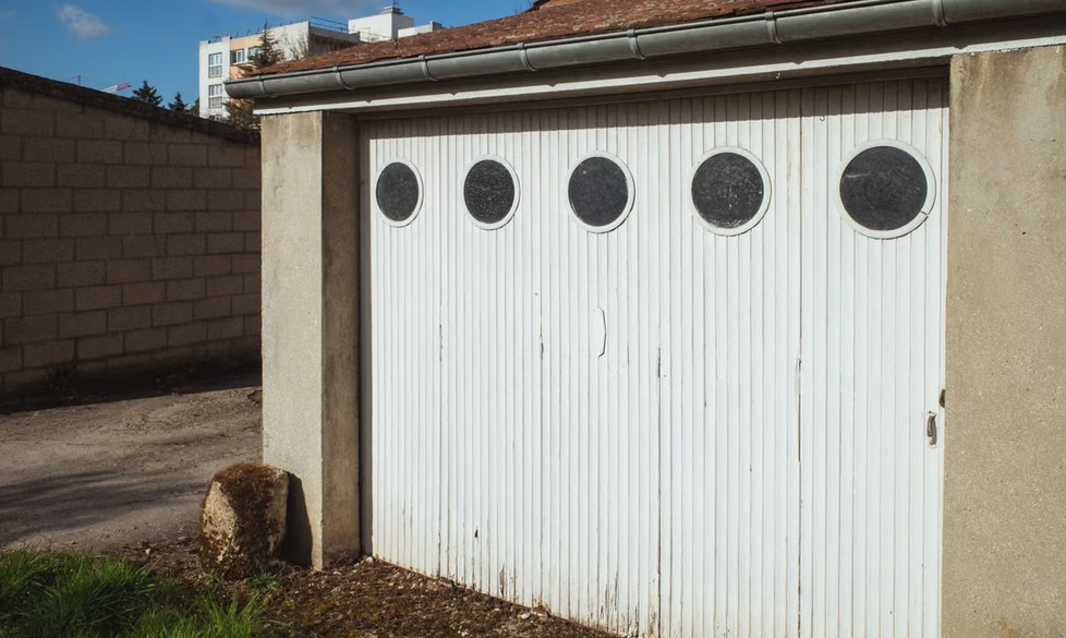 How Garage Doors Shape a Home’s First Impression art-sheep.com