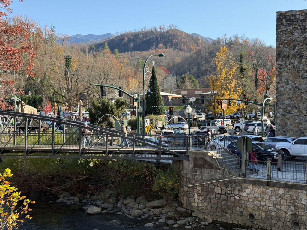 The Gatlinburg Vacation Sweet Spot - How to Mix Mountain Adventure With Downtown Fun art-sheep.com