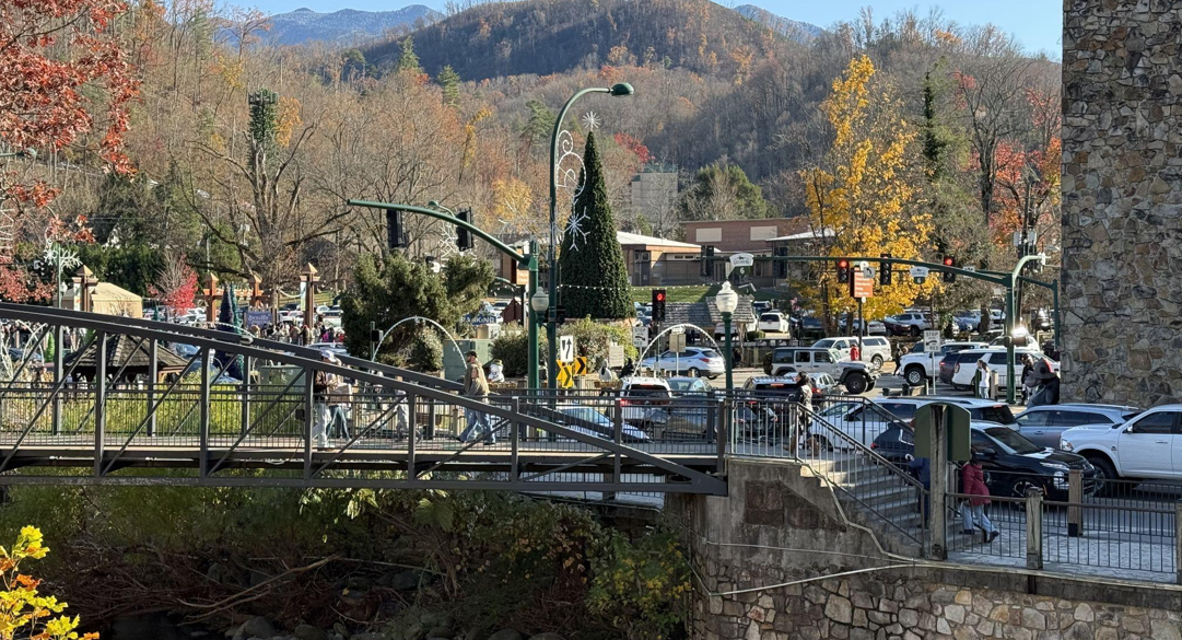 The Gatlinburg Vacation Sweet Spot - How to Mix Mountain Adventure With Downtown Fun art-sheep.com