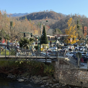 The Gatlinburg Vacation Sweet Spot - How to Mix Mountain Adventure With Downtown Fun art-sheep.com