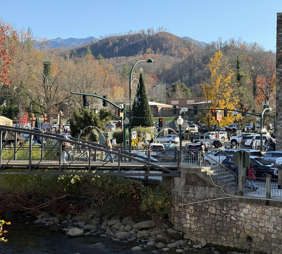 The Gatlinburg Vacation Sweet Spot - How to Mix Mountain Adventure With Downtown Fun art-sheep.com